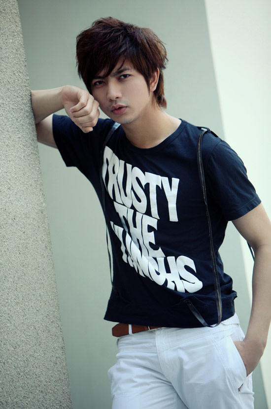 Sao nam thi nhau giấu chuyện lên chức bố